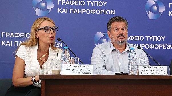 Η Δρ. Ζωή-Πανά και ο Δρ.Λεόντιος Κωστρίκης μέλη της επιστημονικής ομάδας Κύπρου Η Δρ. Ζωή-Πανά και ο Δρ.Λεόντιος Κωστρίκης μέλη της επιστημονικής ομάδας Κύπρου