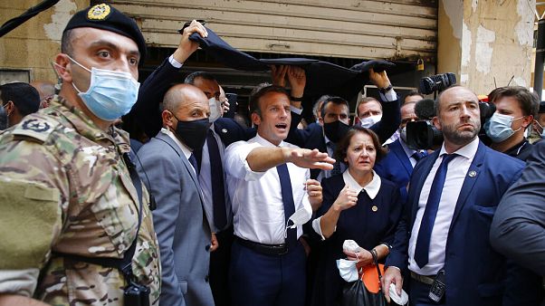 Frankreichs Präsident Emmanuel Macron nach der Ankunft in Beirut Frankreichs Präsident Emmanuel Macron nach der Ankunft in Beirut