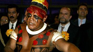 Il capo indigeno Aritana della tribù Yawalapiti, in una foto del 2003