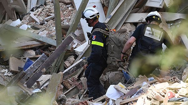 Des secouristes français cherchant des survivants dans le quartier de Gemmayzé à Beyrouth, le 6 août 2020 Des secouristes français cherchant des survivants dans le quartier de Gemmayzé à Beyrouth, le 6 août 2020