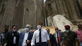 Fransa Cumhurbaşkanı Emmanuel Macron, patlamanın yaşandığı Beyrut Limanı'nı ziyaret etti