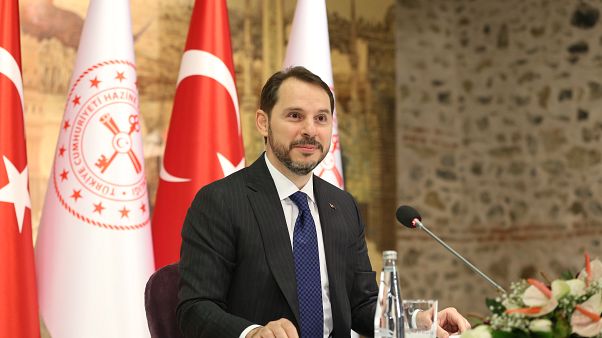 Hazine Bakanı Berat Albayrak, Türk Lirası'nda rekor değer kaybı sonrası sosyal medya gündeminde Hazine Bakanı Berat Albayrak, Türk Lirası'nda rekor değer kaybı sonrası sosyal medya gündeminde
