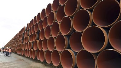 Rohre für die Pipeline Nord Stream 2 lagern auf Rügen