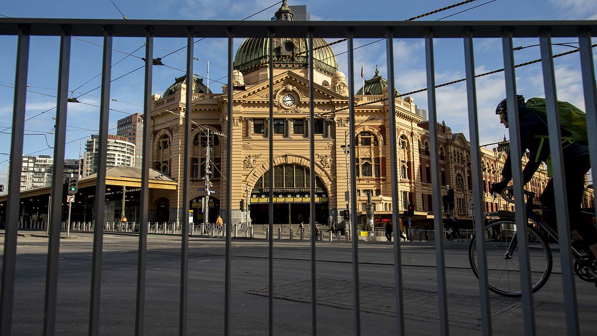 السلطات الأسترالية تشدد القيود على حركة المواطنين في مدينة ملبورن إثر تزايد الإصابات بفيروس كورونا المستجد