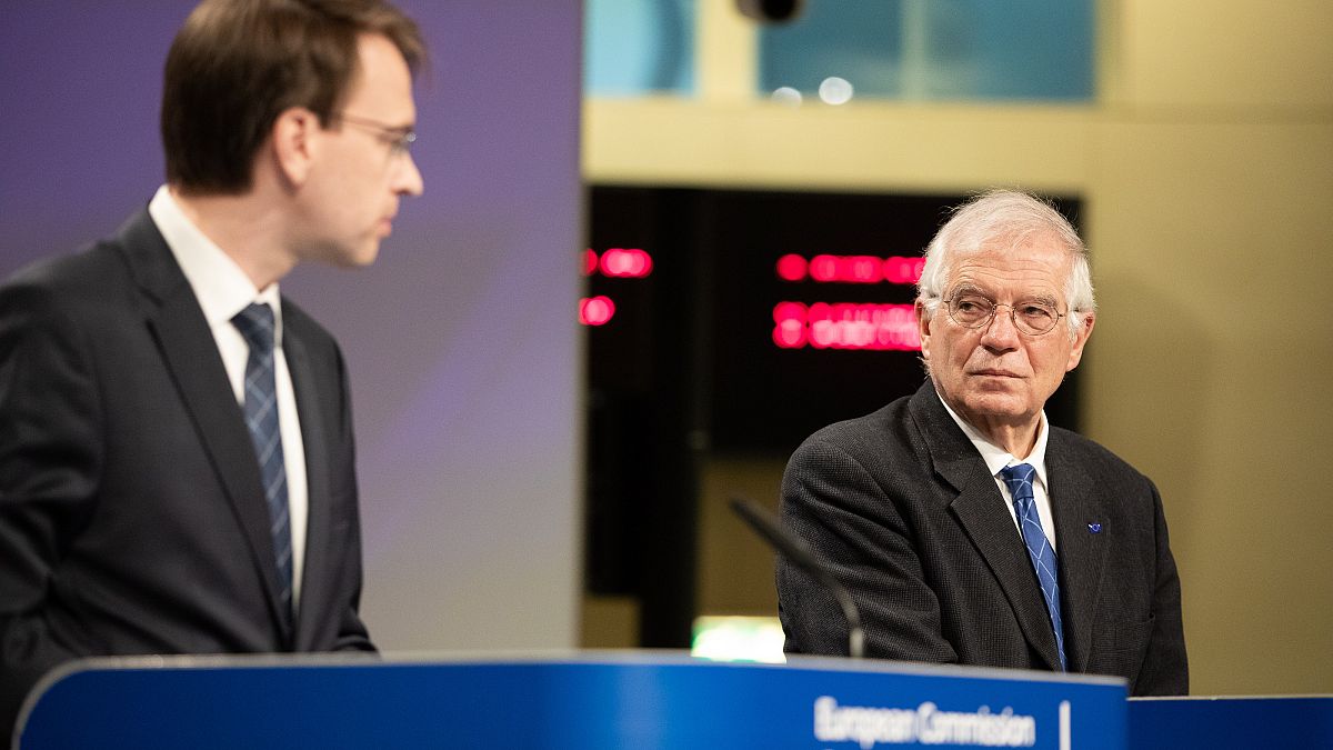 Josep Borrell Fontelles, on the right, and Peter Stano, Lead Spokesperson of the European Commission for Foreign Affairs