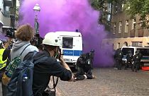 Enfrentamiento entre agentes y manifestantes en Berlín