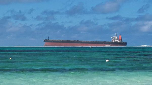 Allarme inquinamento: petroliera sversa nel mare delle Mauritius Allarme inquinamento: petroliera sversa nel mare delle Mauritius