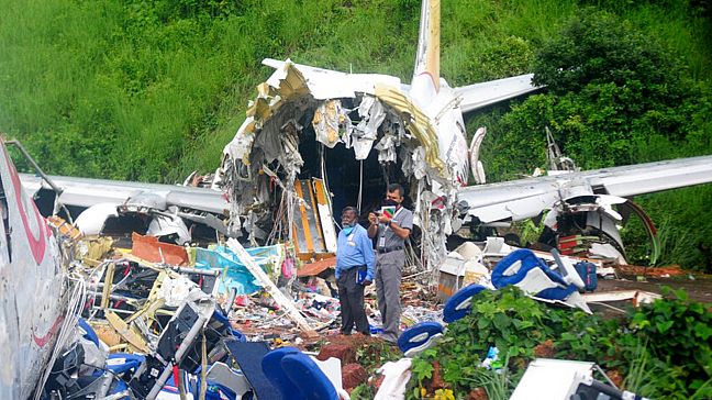 India plane crash: 18 dead and 123 injured after incident in Kerala ...