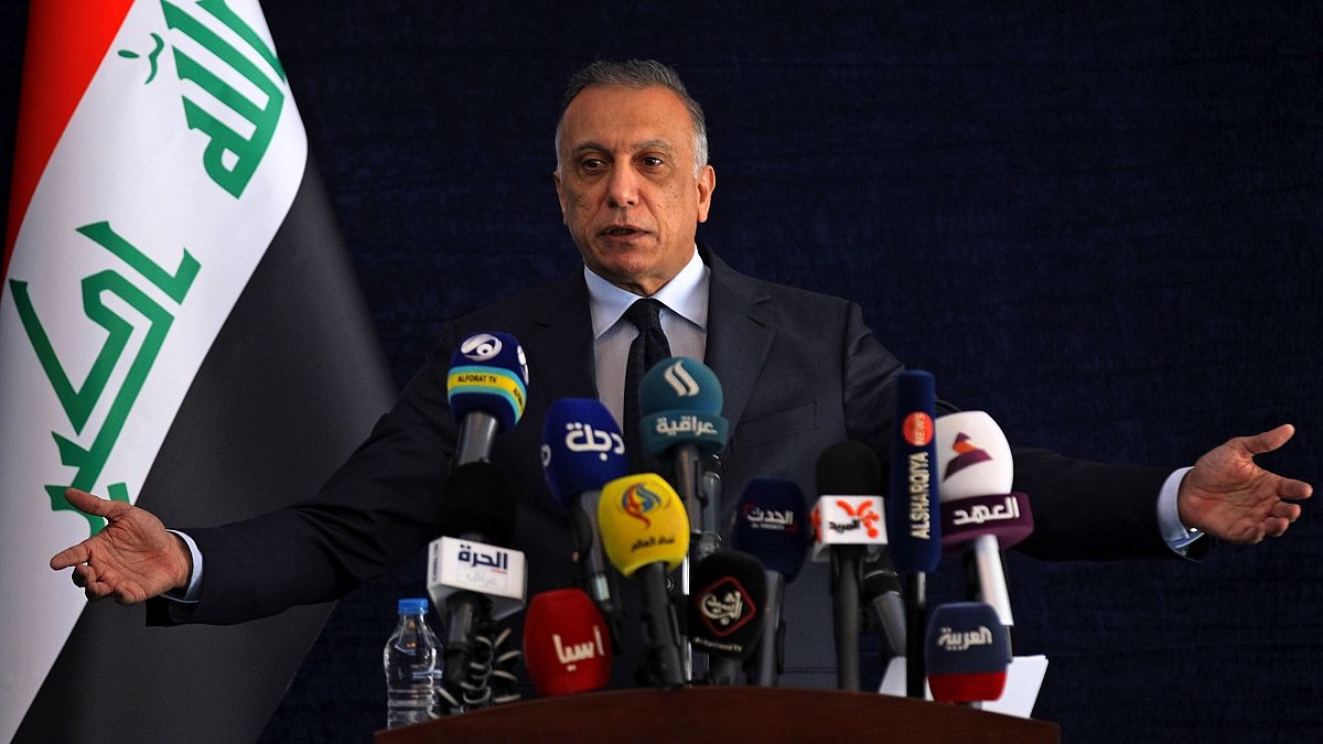 مصطفى الكاظمي رئيس الوزراء العراقي خلال مؤتمر صحافي 