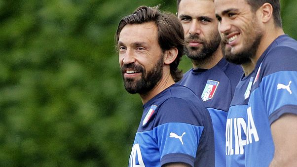 Andrea Pirlo in azzurro, durante un raduno della nazionale, con Salvatore Sirigu e Alessandro Matri. Andrea Pirlo in azzurro, durante un raduno della nazionale, con Salvatore Sirigu e Alessandro Matri.