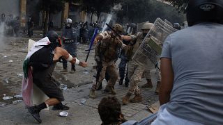 Una protesta antigubernamental después de la mortal explosión en el puerto de Beirut que devastó gran parte de la capital en Beirut, Líbano, el 8 de agosto de 2020.