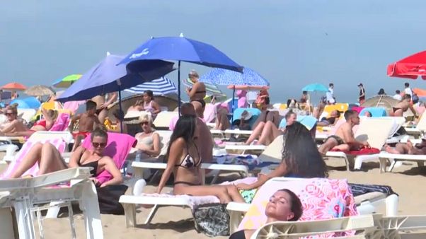 Calor aumenta restrições contra a pandemia na Europa Calor aumenta restrições contra a pandemia na Europa