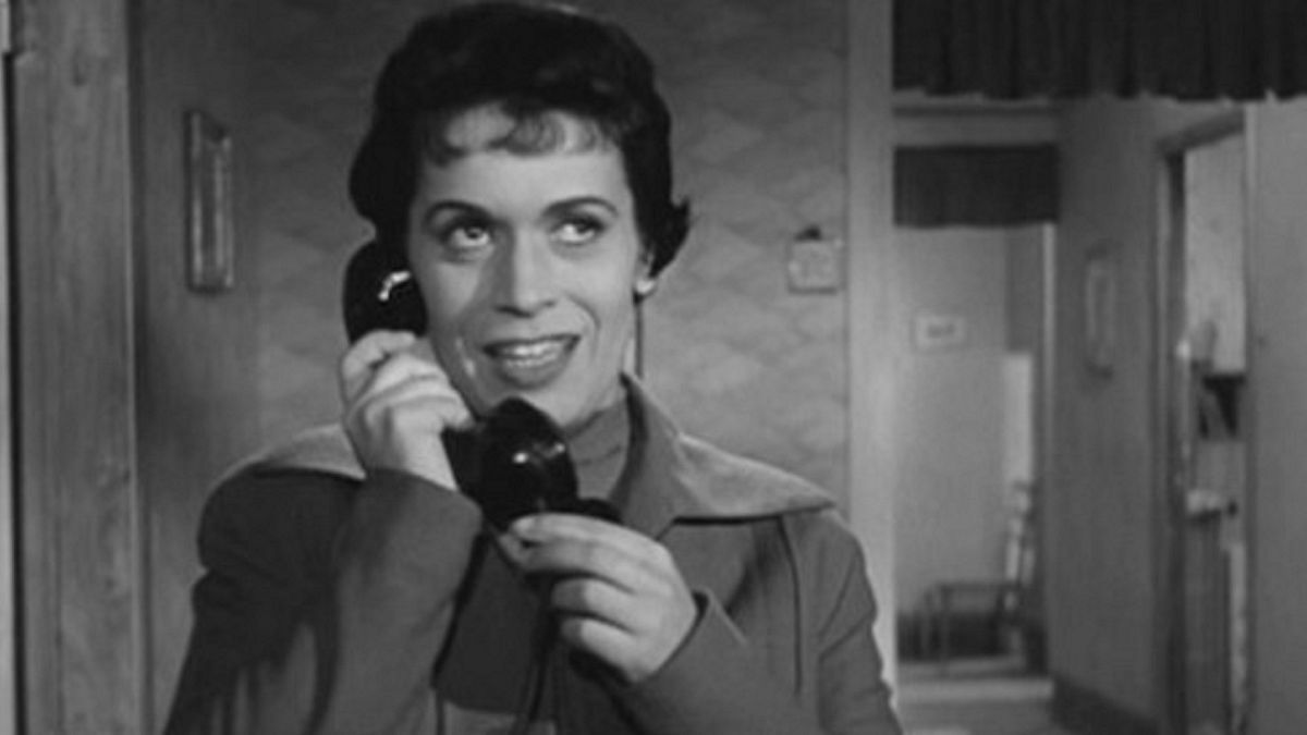 Franca Valeri nella parte di Cesira nel film "Il segno di Venere" (1955) di Dino Risi. 