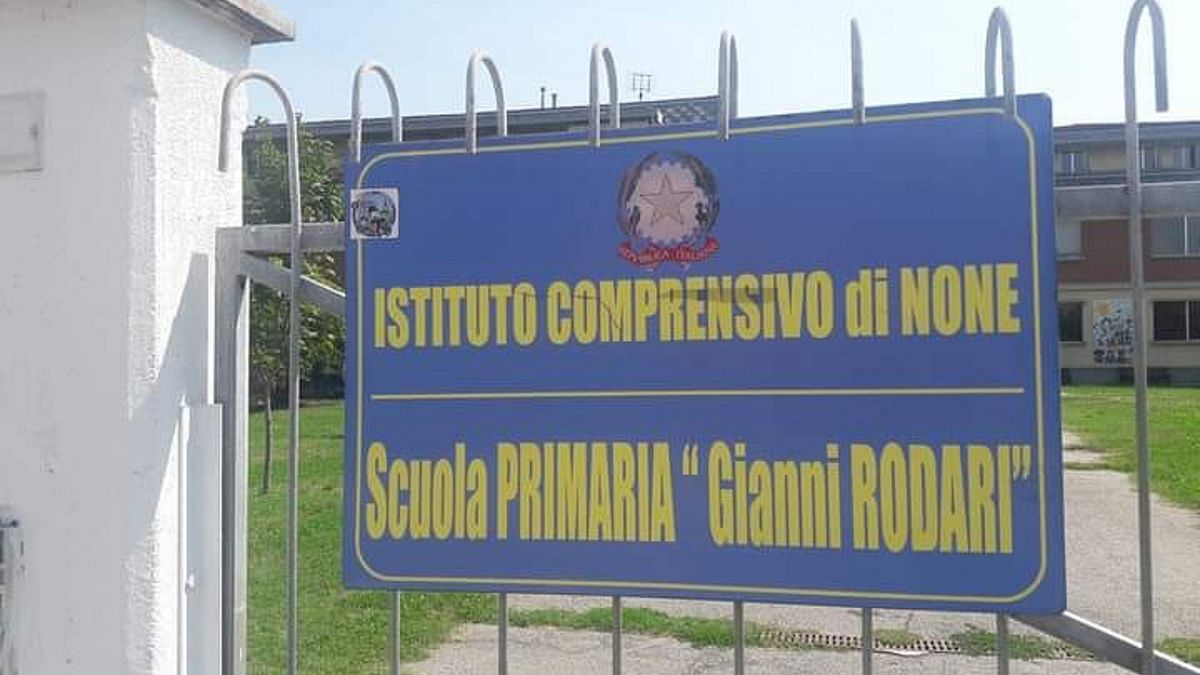 Le scuole della provincia italiana: la scuola primaria di None (Torino) intitolata a Gianni Rodari. 