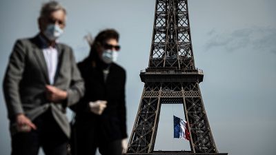 Máscara obrigatória nas principais ruas de Paris