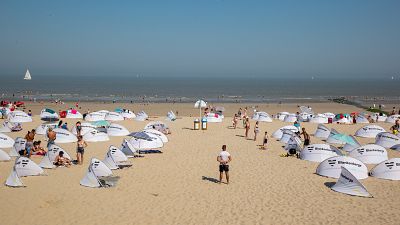 شاهد: شجار على شاطئ بلجيكي بسبب عدم احترام قواعد التباعد الاجتماعي