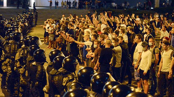 Manifestanti vs polizia nel giorno delle presidenziali a Minsk, Bielorussia, il 9 agosto 2020 Manifestanti vs polizia nel giorno delle presidenziali a Minsk, Bielorussia, il 9 agosto 2020