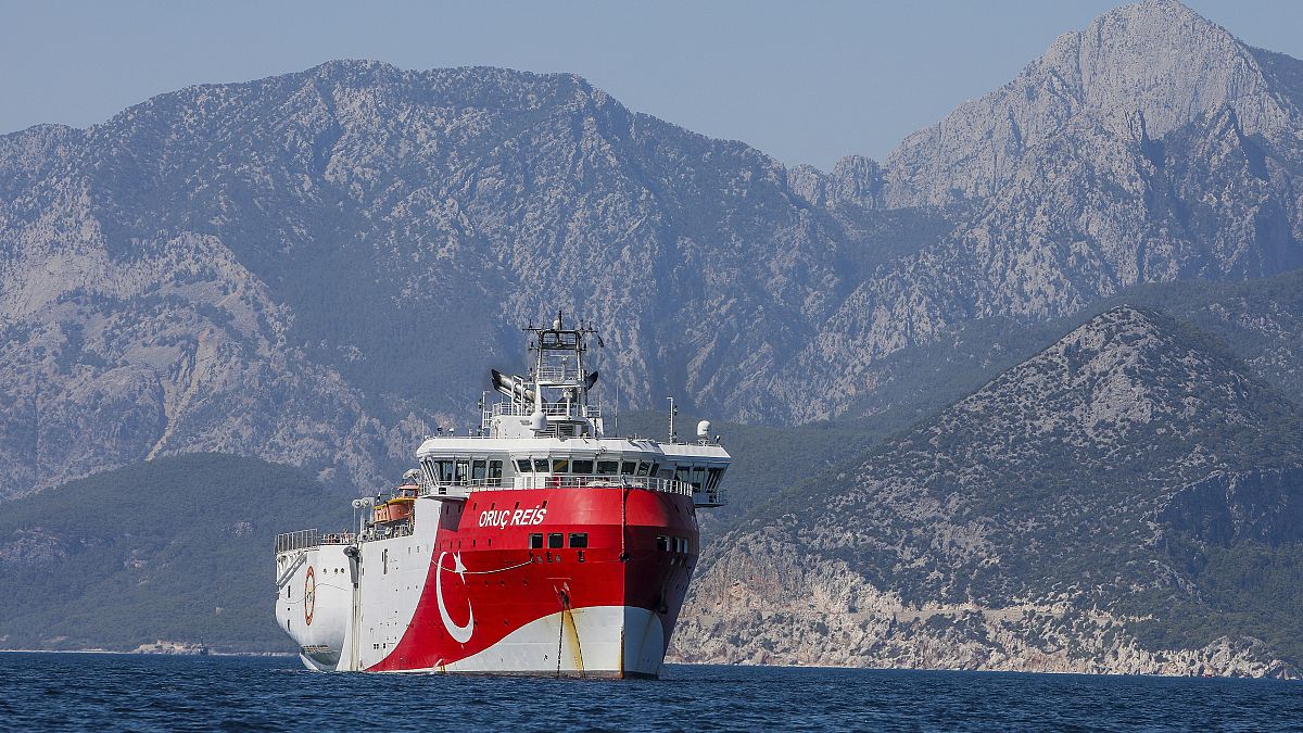 Турецкое исследовательское судно Oruc Reis в Эгейском море