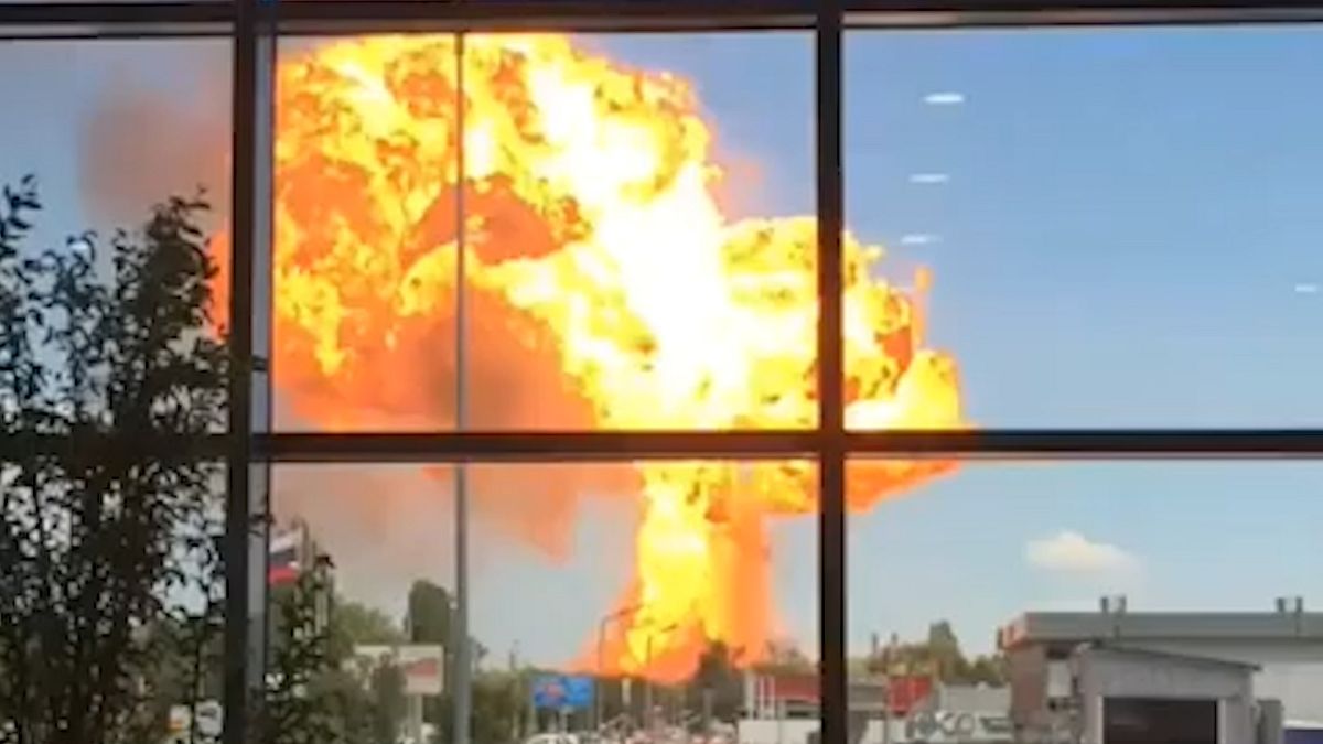 Rusya'da petrol tankı ateş alan istasyonda patlama: 13 yaralı