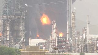 Пожар на нефтехимическом заводе в Испании