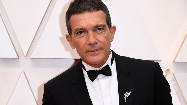 الممثل الإسباني أنطونيو بانديراس يصل إلى حفل توزيع جوائز الأوسكار الـ 92 في هوليوود، كاليفورنيا في 9 فبراير 2020. الممثل الإسباني أنطونيو بانديراس يصل إلى حفل توزيع جوائز الأوسكار الـ 92 في هوليوود، كاليفورنيا في 9 فبراير 2020.