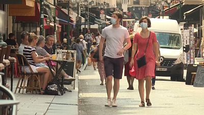 Kötelező a maszkviselés Párizs forgalmasabb utcáin