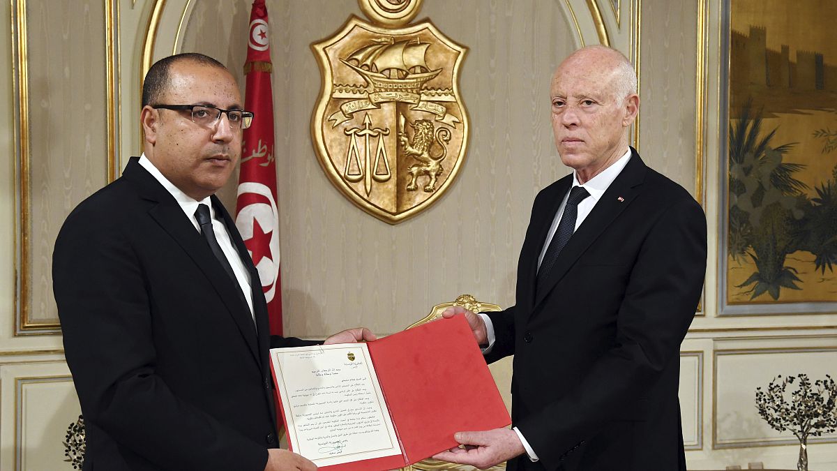 الرئيس التونسي قيس سعيد ورئيس الوزراء المقال هشام المشيشي 