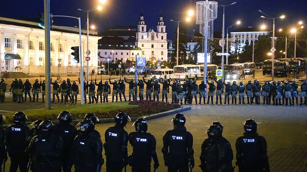 Λευκορωσία: Δεύτερη νύχτα ταραχών- «Δε θα υπάρξει πλατεία Ανεξαρτησίας» λέει ο Λουκασένκο Λευκορωσία: Δεύτερη νύχτα ταραχών- «Δε θα υπάρξει πλατεία Ανεξαρτησίας» λέει ο Λουκασένκο