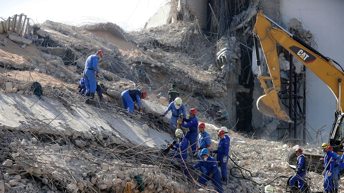 Lübnan'daki patlamanın ardından arama kurtarma çalışmaları