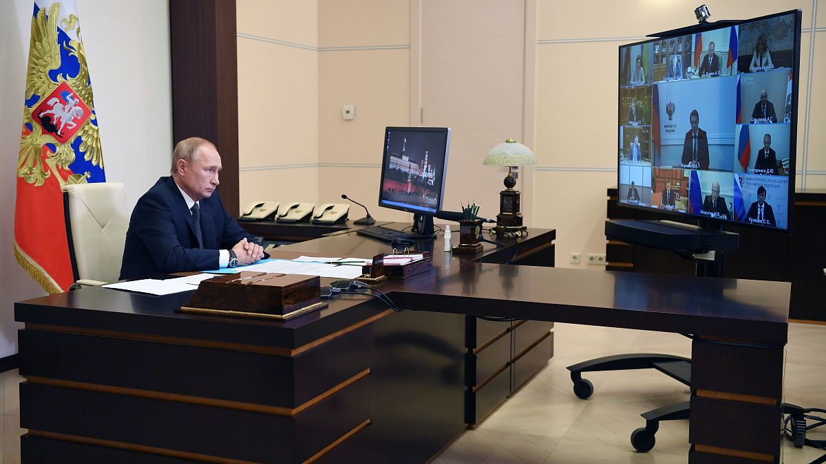 Wladimir Putin bei der Vorstellung des Impfstoffs Sputnik-V