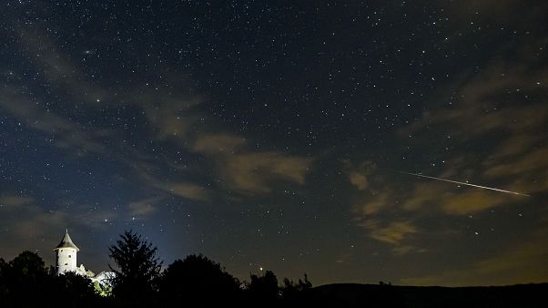 A Perseida meteorraj a somoskői vár felett A Perseida meteorraj a somoskői vár felett