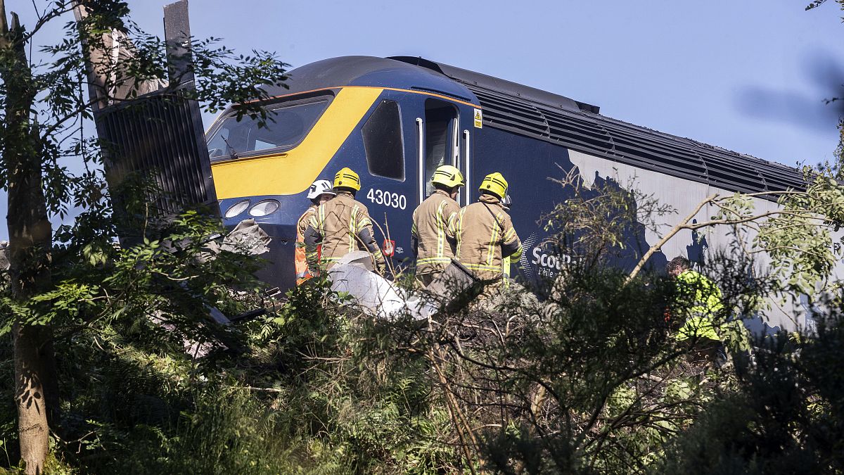 خرج القطار عن السكة ما تسبب بإصابات وصفتها رئيسة وزراء اسكتلندا بـ"الجدية"