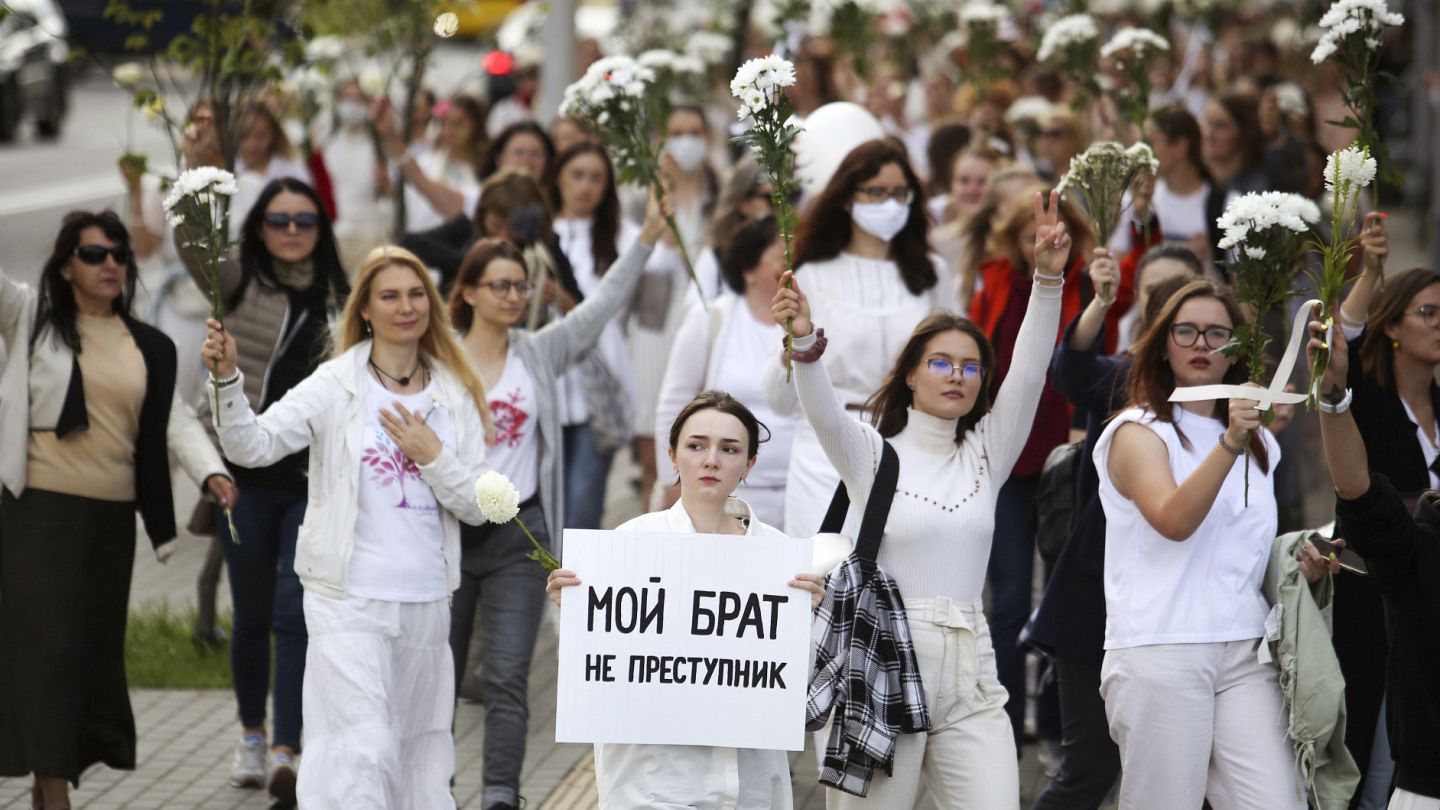 Belarus Crackdown Women Form Human Chains In Solidarity Protests Euronews