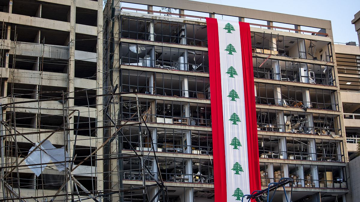 Un edificio danneggiato dall'esplosione del 4 agosto a Beirut