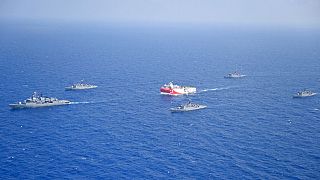 Török hadihajók veszik körbe az Oruç Reis kutatóhajót a Földközi-tengeren