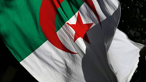 الجزائر بدأت بطرح خدمات مصرفية إسلامية الجزائر بدأت بطرح خدمات مصرفية إسلامية
