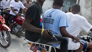 Photo d'archive : des membres de gangs patrouillent à moto dans Port-au-Prince, la capitale d'Haïti, le 22 mai 2019