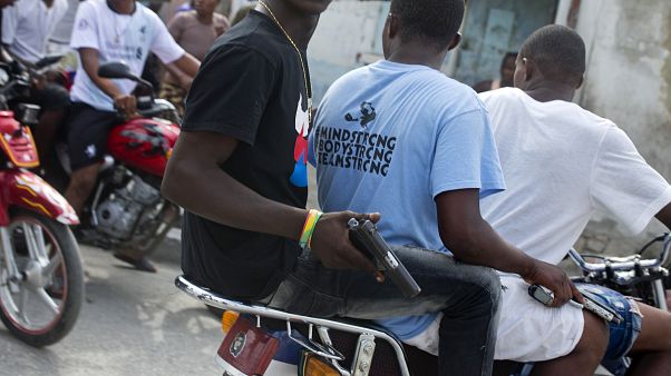 Photo d'archive : des membres de gangs patrouillent à moto dans Port-au-Prince, la capitale d'Haïti, le 22 mai 2019 Photo d'archive : des membres de gangs patrouillent à moto dans Port-au-Prince, la capitale d'Haïti, le 22 mai 2019