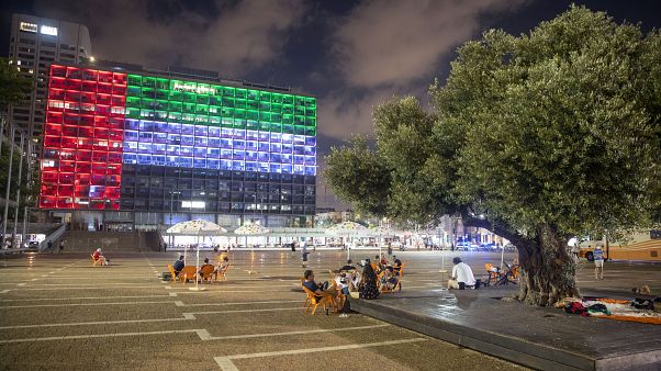 Telaviv'deki belediye binası BAE bayrağı renkleriyle ışıklandırıldı Telaviv'deki belediye binası BAE bayrağı renkleriyle ışıklandırıldı