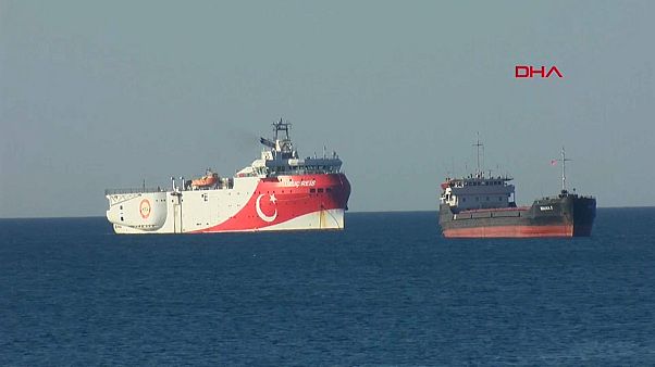 Elbuque vessel Oruç Reis frente a las costas de la ciudad turca de Antalya Elbuque vessel Oruç Reis frente a las costas de la ciudad turca de Antalya