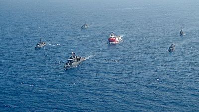 A embarcação de prospeção turca tem escolta da Marinha