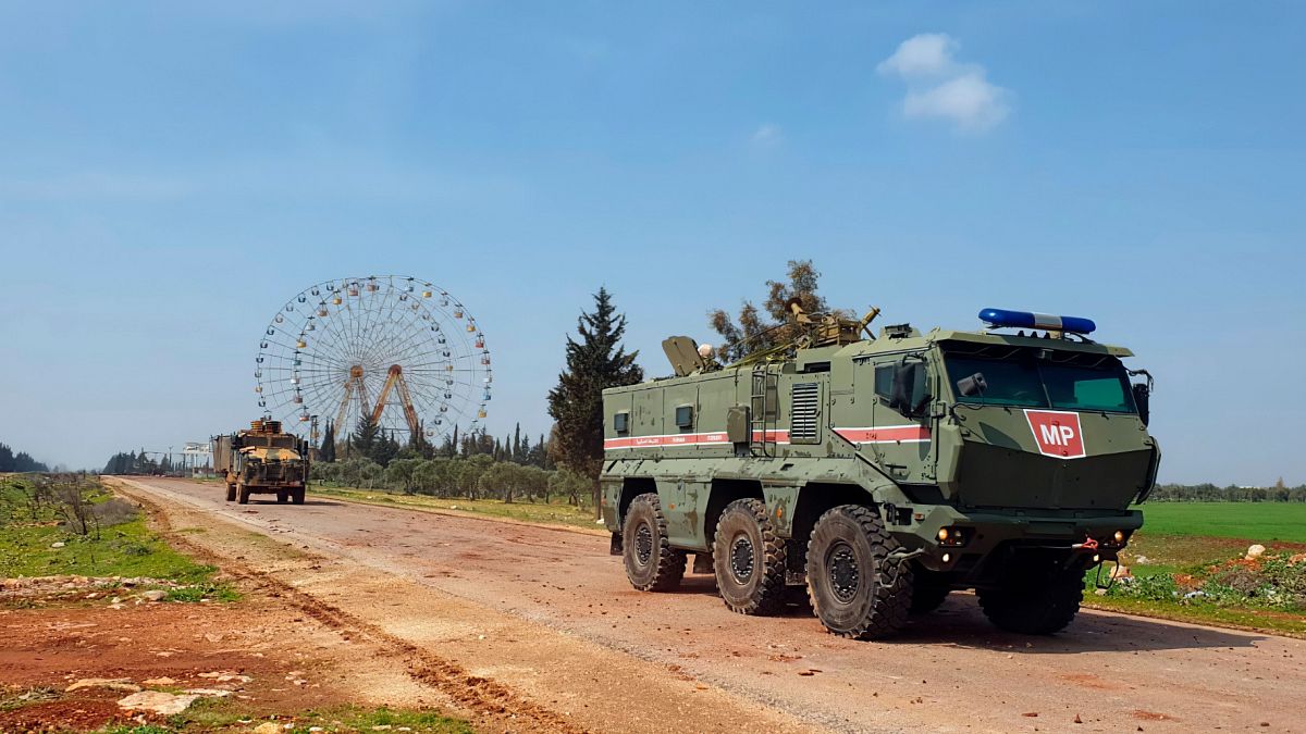 M4 Karayolu'nda Rus ve Türk askerlerinin ortak devriyesi
