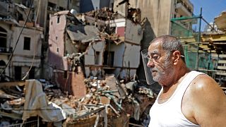  في حي مار ميخائيل ، الذي دمره الانفجار الأخير في الميناء القريب ، في العاصمة اللبنانية بيروت.