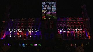 شاهد: بروكسل تقيم عرضا بالليزر بديلا عن مهرجان "سجادة الزهور" المؤجل بسبب كورونا