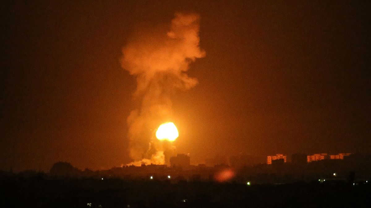 Rakétákkal válaszolnak az izraeliek a palesztin gyújtóléggömbökre