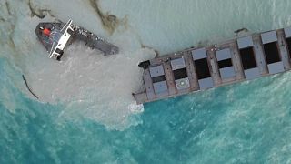 Mauritius: Ship leaking tons of oil breaks apart