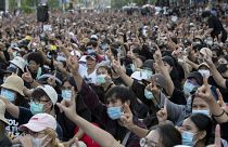 Demonstrationen in Thailand - Zehntausende fordern Neuwahlen