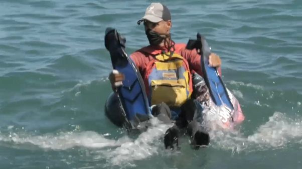 Sem emprego procuram sustento no mar Sem emprego procuram sustento no mar