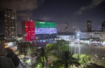 إضاءة مبنى بلدية تل أبيب بعلم الإمارات