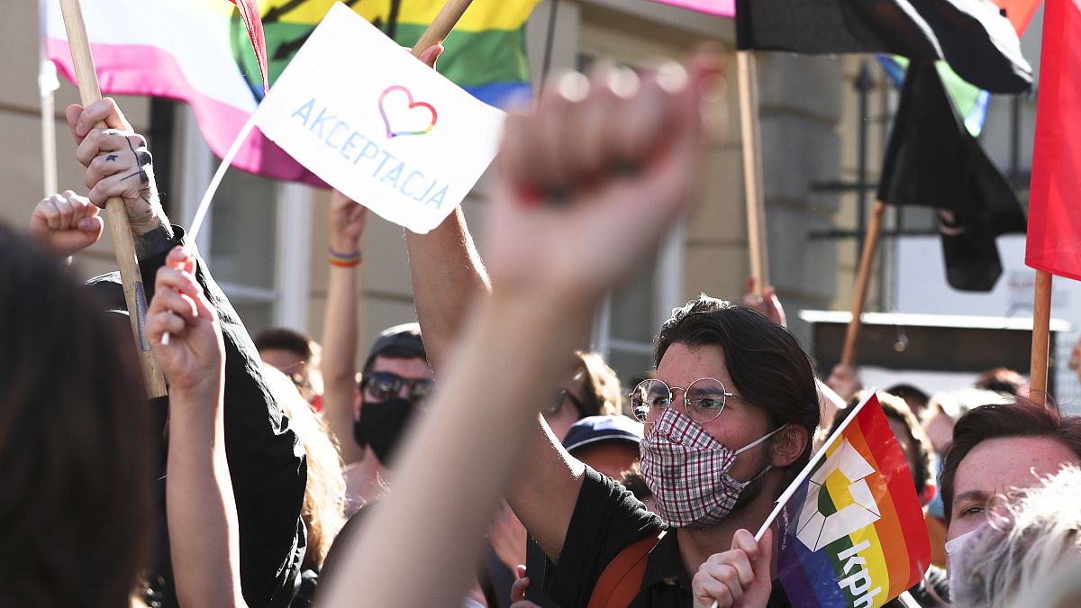 Polen demonstrieren für und gegen sexuelle Minderheitenrechte